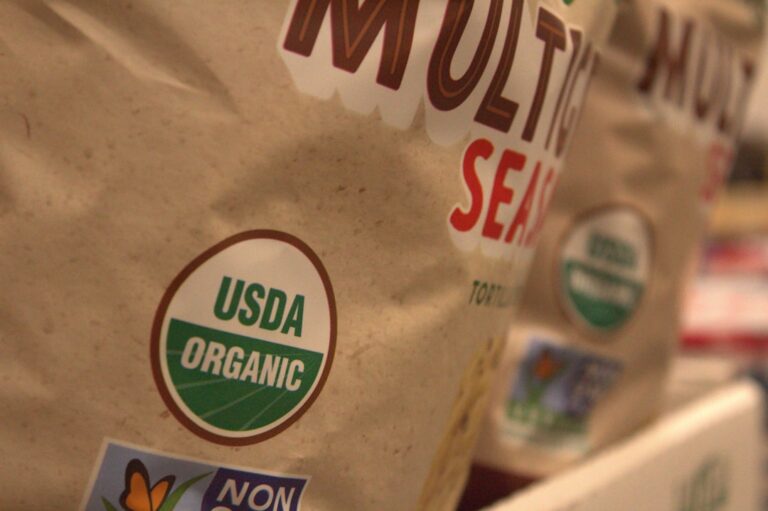 Read more about the article Organic vs. Conventional Yogurt: The Nutritional Difference